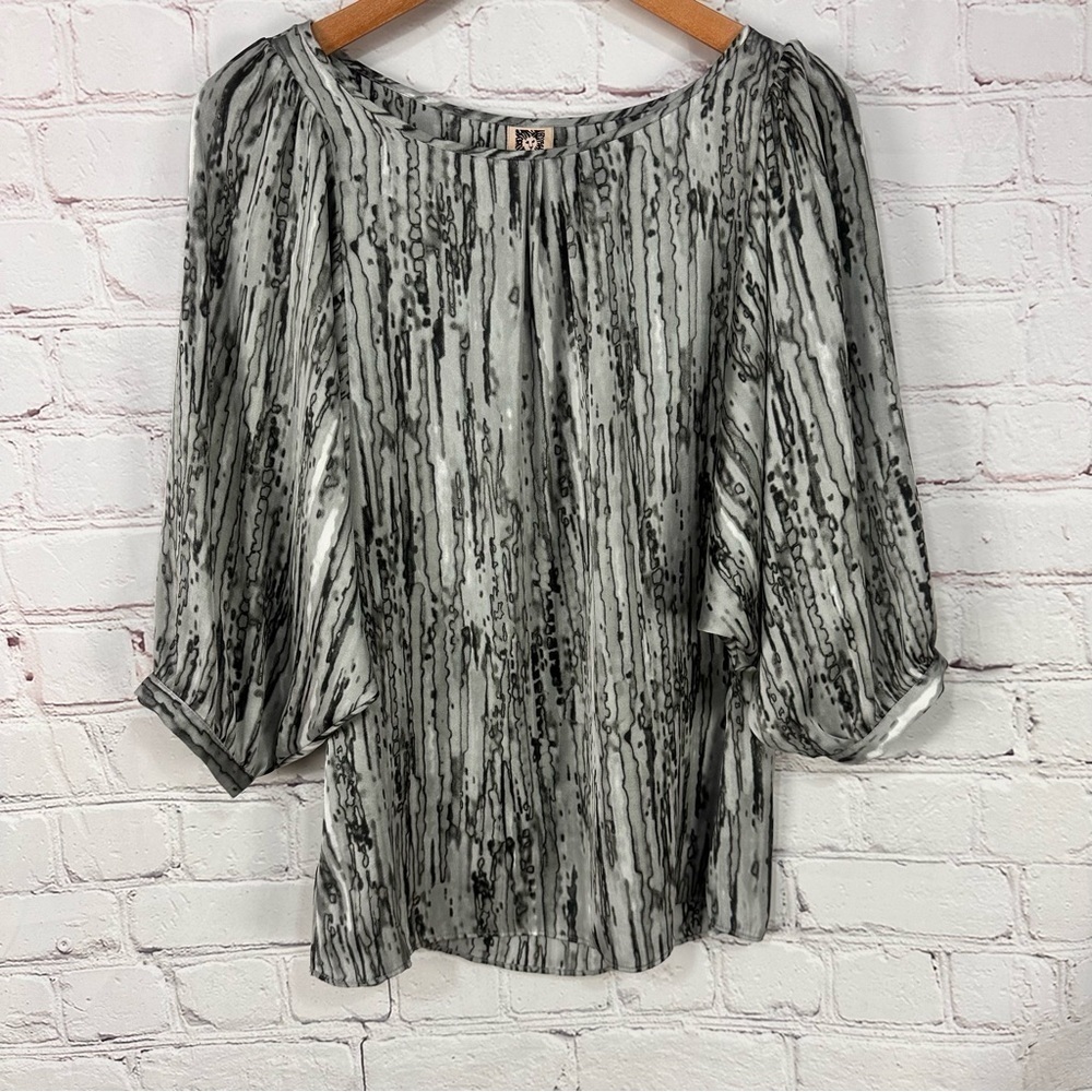 Women’s office shirt Top Blouse size Medium Gray Striped Dolman Sleeve office